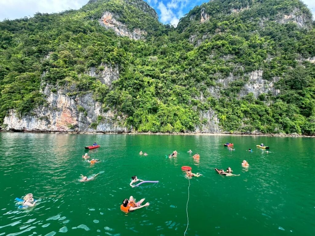 อ่าวพังงา – เจมส์ บอนด์ เรือใหญ่
