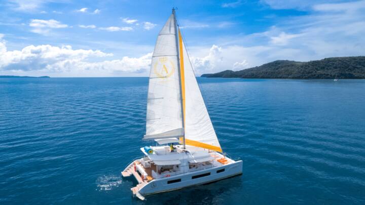 เกาะราชาใหญ่ – เกาะเฮ by Sailing Catamaran