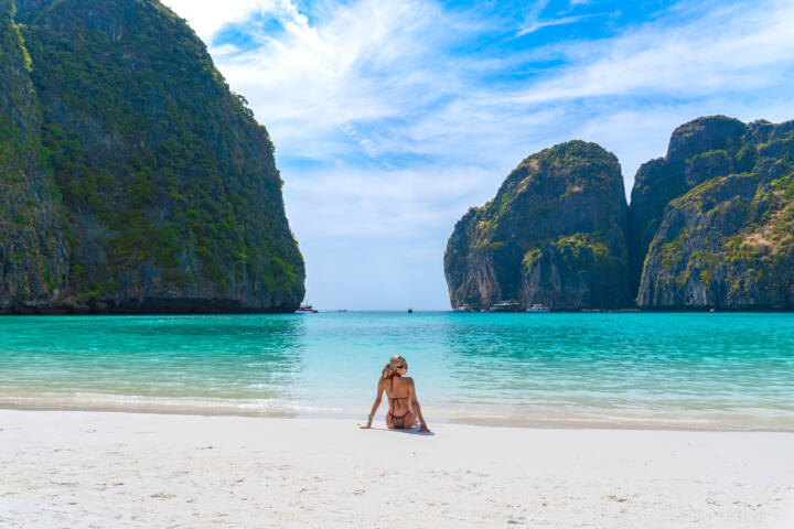 ภาพตัวอย่างบรรยากาศทะเลสีฟ้า สำหรับหน้าปกทัวร์